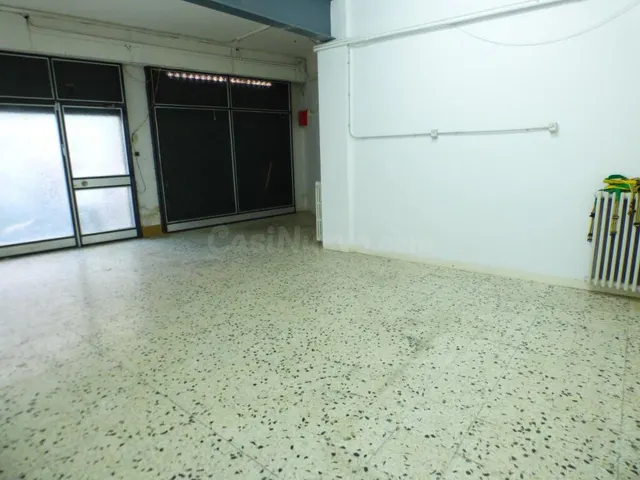 Local comercial con entrada de vehículos en alquiler en Manr - foto 5