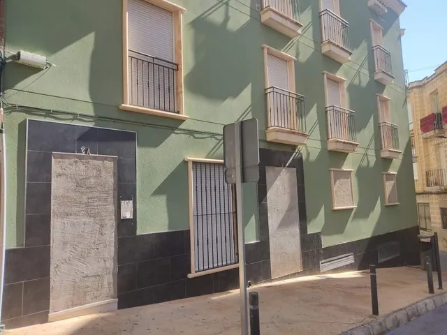 Edificio en construcción detenida: 4 pisos + 2 duplex + 12 garajes — 3