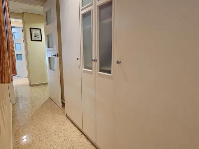 Piso de 4 dormitorios con plaza de garaje en San Basilio, con terraza de 20 m2 anexa al trastero en la cubierta. — 33