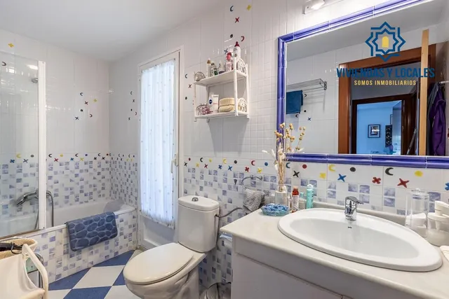 CASA PAREADA EN LA ZUBIA CON PISCINA, ZONA DE BARBACOA Y JARDÍN — 27