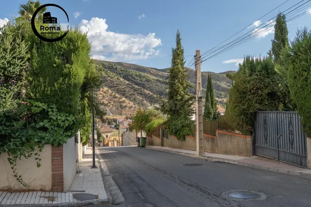 CHALET CON PISCINA Y JARDÍN A SOLO 10 MINUTOS DE GRANADA — 3