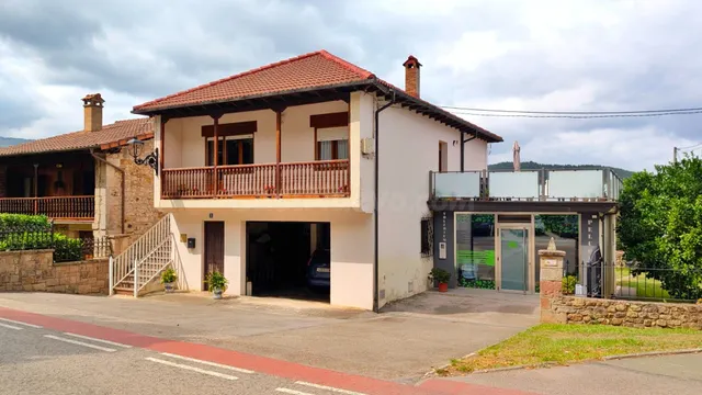 VIVIENDA Y NEGOCIO EN PIELAGOS — 2