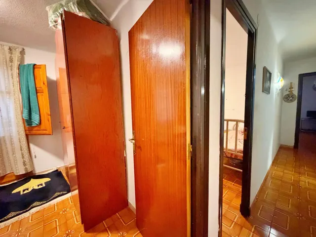Piso de 4 habitaciones con ascensor en la calle Sant Blai, cerca de la universidad — 25