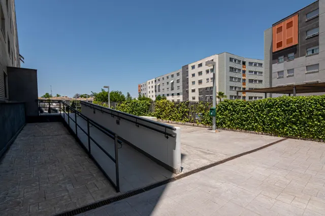 Piso moderno, luminoso y céntrico con garaje — 25