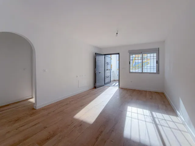 Espectacular bungalow reformado, con amplia terraza y parking para coche dentro de la parcela, en urbanización exclusiva con piscina comunitaria — 13