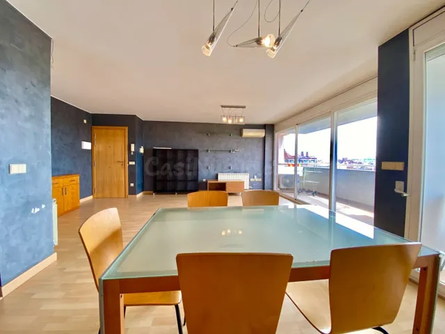 ES LLOGA PIS DE 2 HABITACIONS , PLAÇA DE PK, TRASTER I 2 BAL - foto 3
