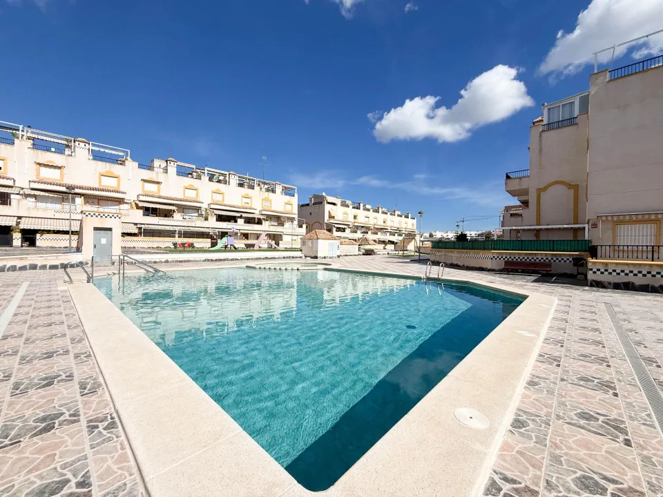 Tu casa en Santa Pola con chimenea y piscina