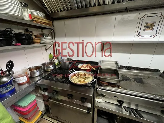 **Oportunidad Única: Bar-Restaurante en Pleno Funcionamiento** — 14