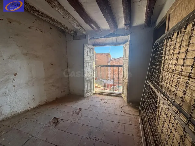 CASA PARA REFORMAR A TU GUSTO EN UTIEL