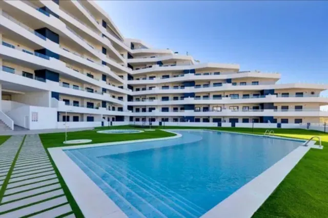Piso nuevo a estrenar con terraza de 20 m2, piscina comunitaria y jardín en San Miguel de Salinas — 12
