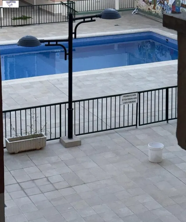 Piso con ascensor, garaje y piscina a un paso del centro — 9