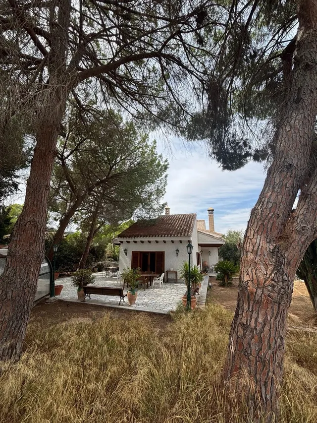 Chalet exclusivo con piscina cubierta de cristal y más de 300 m2 en urbanización Los Teatinos — 4