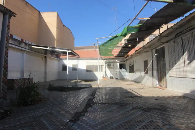 PLANTA BAJA , 350 METROS , PATIO AMPLIO , GRAN OPORTUNIDAD — 44