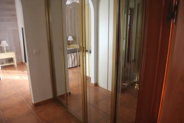 se vende casa adosada en el centro a tan solo 150 metros de la playa — 25