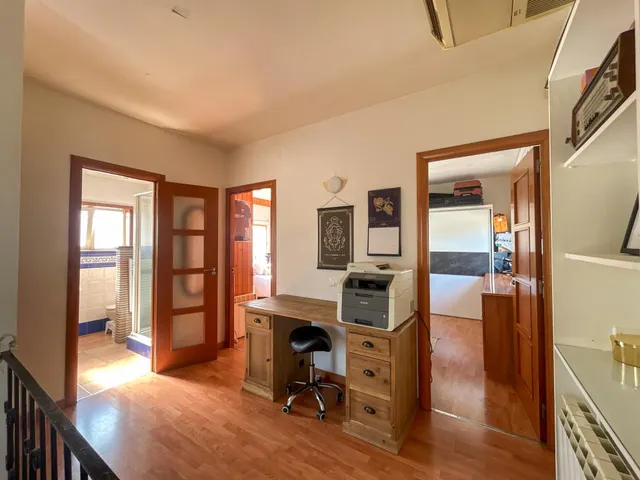 Chalet esquinero con apartamento independiente y piscina en Sant Pere de Ribes — 24
