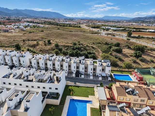 Exclusivo Chalet adosado del 2022 con gran solárium privado en Santa Clara — 11