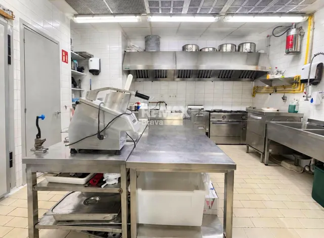 Oportunidad Única: Local comercial. Rostisseria equipada en Venta en Flaçà, Girona. A un paso de la Estación de Tren. — 23