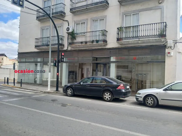 SE VENDE LOCAL COMERCIAL — 3