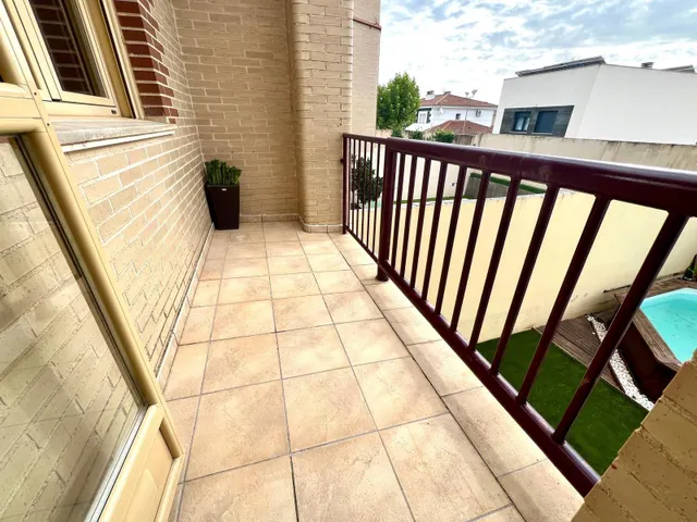 EXCLUSIVA CASA ADOSADA CON ASCENSOR Y PISCINA EN CIUDAD JARDIN — 41