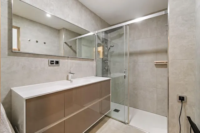 Casa adosada impecable de 4 dormitorios, placas solares y excelente ubicación en Empuriabrava. — 45
