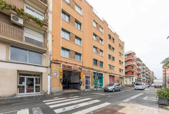 LOCAL COMERCIAL EN EL CENTRO DE TARRAGONA. — 13