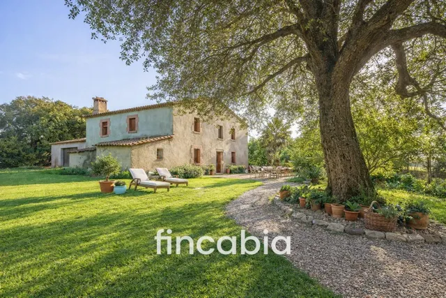 Masía catalana en venta en Sils con 210.000 m2 de terreno y 