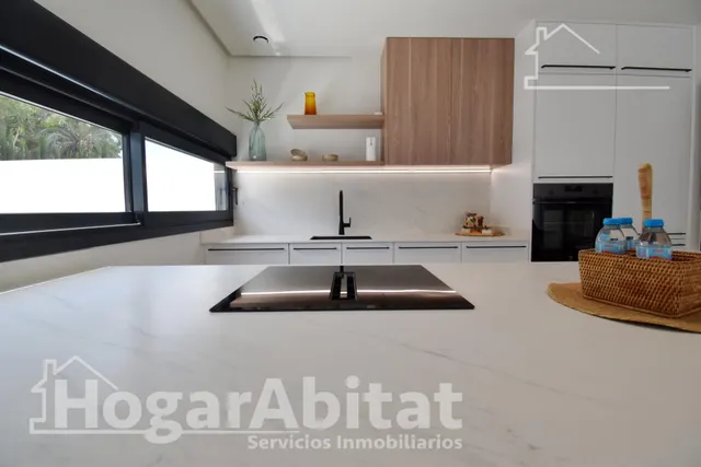 CHALET NUEVO CON PISCINA, GARAJE Y TERRAZA — 44