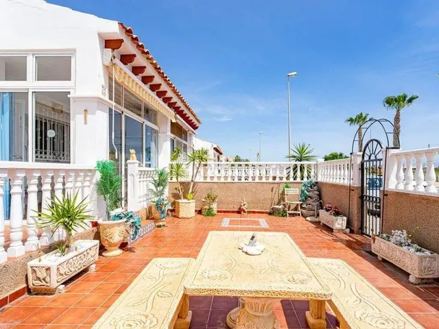 Preciosa casa con vistas al mar cerca de la playa en Punta P - foto 2