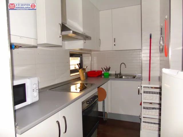 Apartamento amueblado de un dormitorio con calefacción por gas, aire acondicionado en habitación y salón, PLAZA DE GARAJE y trastero. Ubicado junto a Plaza del Arenal. — 10