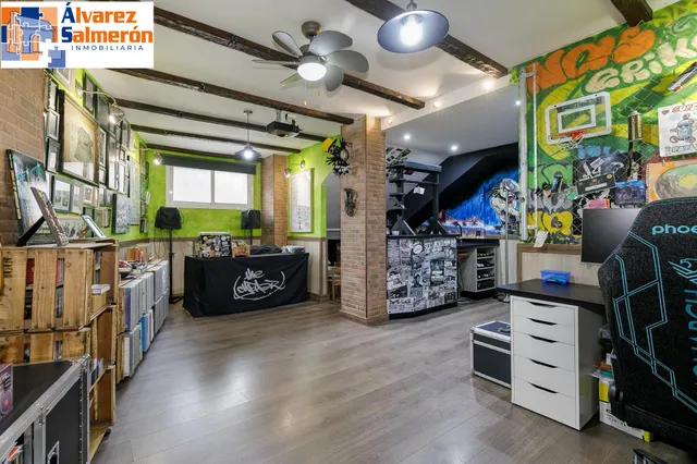 ¡Tu nuevo hogar te espera en Churriana de la Vega! Casa adosada con patio, garaje y futura parada de metro a pocos pasos. — 21