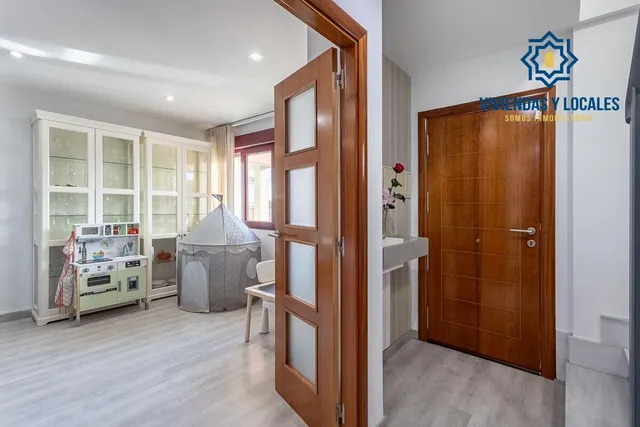 Amplia casa de 182 m2 con patio, gran sótano y a menos de 5 minutos del metro — 30