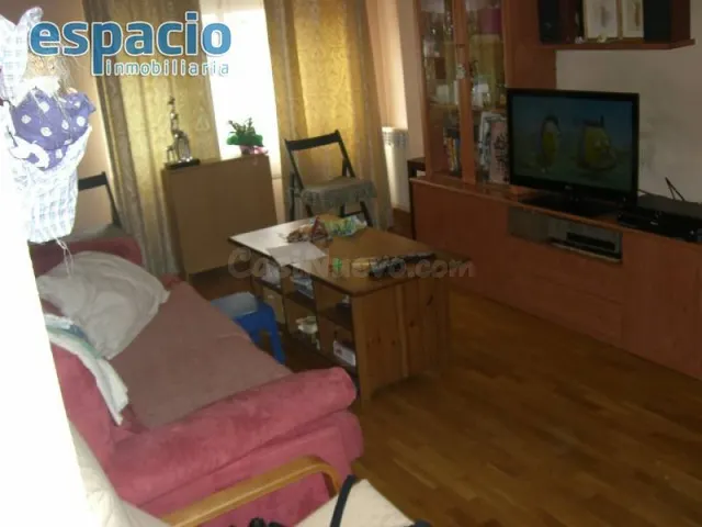 SE VENDE APARTAMENTO EN EL CENTRO - foto 2