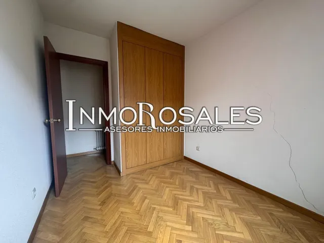 PISO 4 DORM COMUNIDAD CERRADA — 12