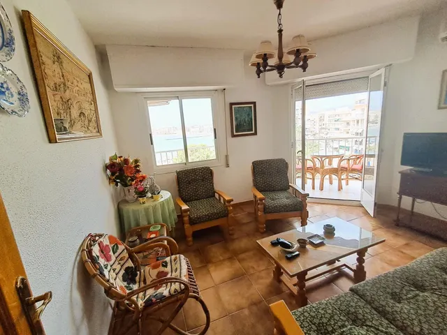 Piso de 4 dormitorios en primera línea de La Colonia con espectaculares vistas a la playa — 8
