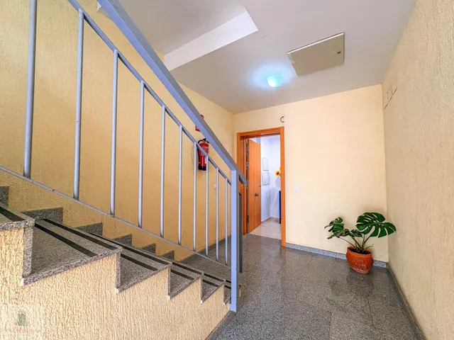 Apartamento de 2 dormitorios con patio, garaje y trastero en Ronda Sur — 36