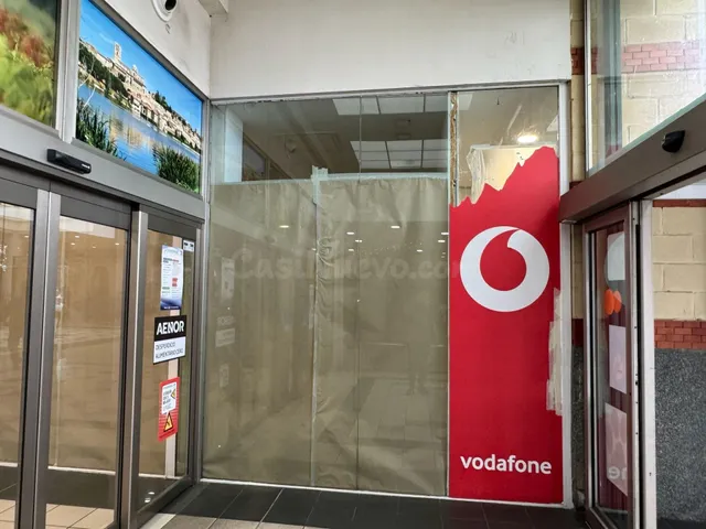 DOS LOCALES COMERCIALES JUNTOS CON ALMACEN Y ASEO PROPIO - foto 4