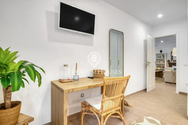 Casa con piscina y jardín en Sant Jordi d'Alfama — 37