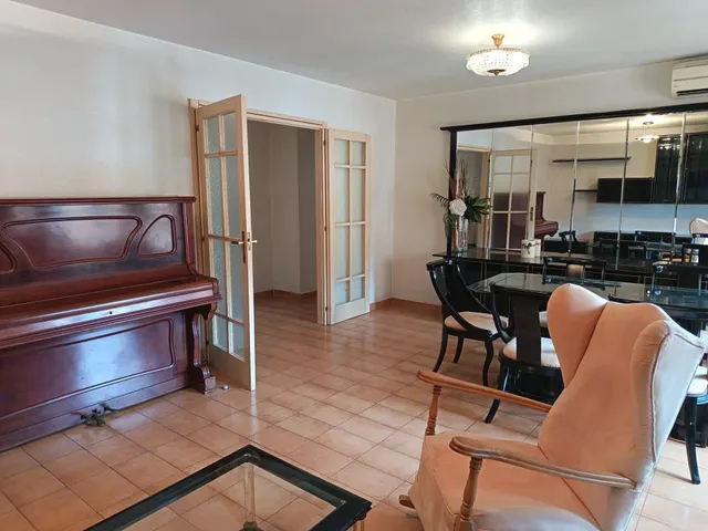 Se vende piso pegado al hospital con todos los servicios a mano — 6