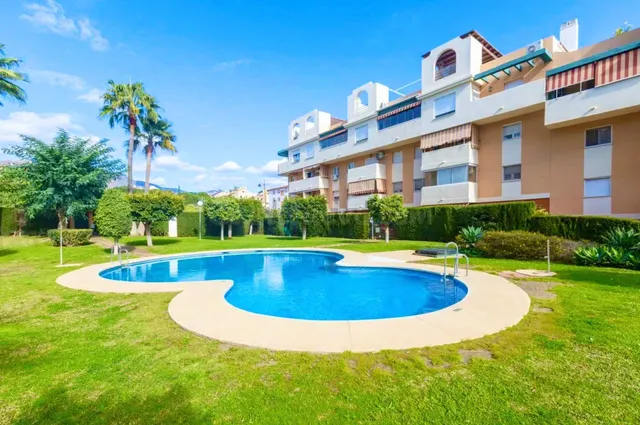 Encantadora Vivienda Reformada en el Corazón de Estepona