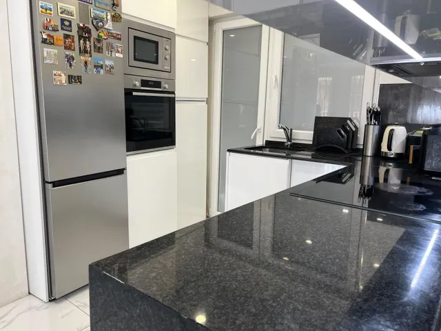 Apartamento reformado con terraza, en la provincia de Alicante, en la ciudad de Torrevieja. 3 habitaciones | 98 m2 | A 60 metros del mar — 7