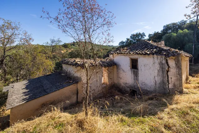 En uno de los pueblos más bonitos de España, finca ideal para rehabilitar y usar como alojamiento turístico — 23