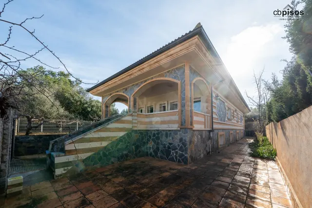 SE VENDE CHALET INDEPENDIENTE A POCOS METROS DEL MAR EN SON 