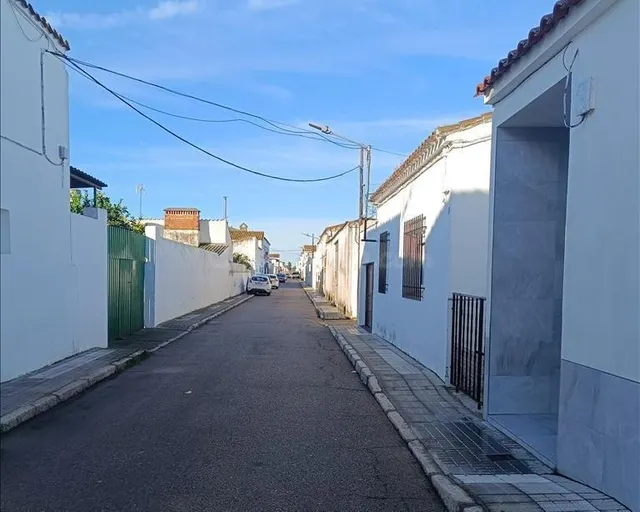 Adosado a reformar en Badajoz. - foto 2