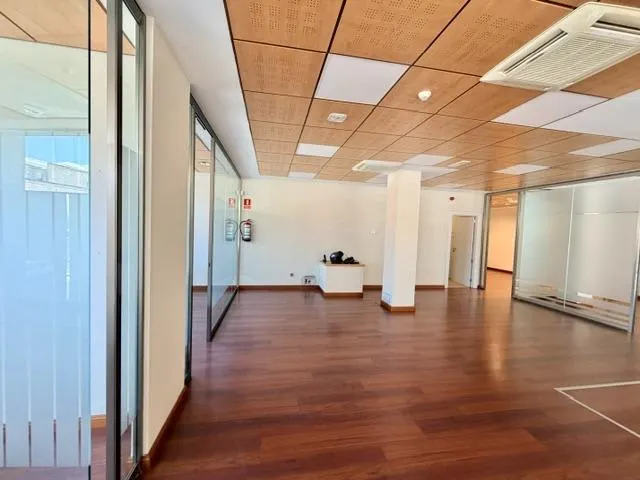 LOCAL EN UNA PLANTA, EN ESQUINA, ACONDICIONADO — 6