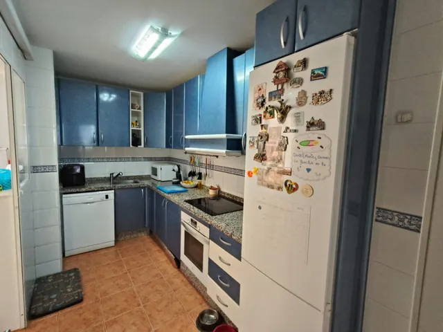 ¡Ideal para familias! Piso de 3 dormitorios con terraza, piscina y jardines en Torremolinos — 24