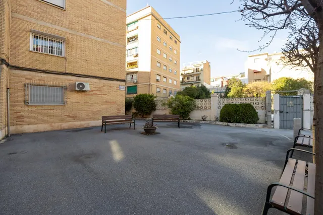 Tu próximo hogar en Calle Carmen de Icaza a 10 minutos de la parada del metro y del PTS. — 28
