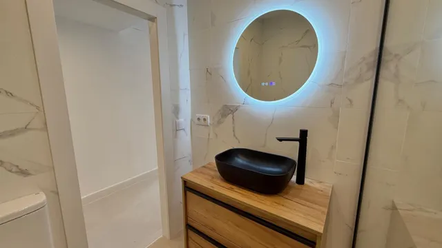 Vivienda completamente reformada con 3 dormitorios, terraza, jardín privado y piscina — 21
