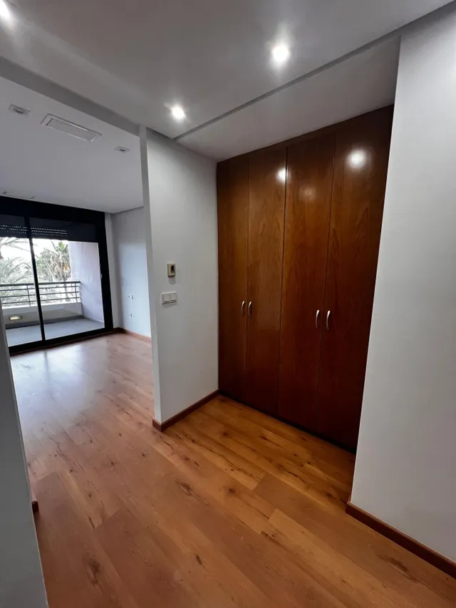 Amplio piso en alquiler en Torrevieja – 3 habitaciones, terraza y garaje incluido — 17