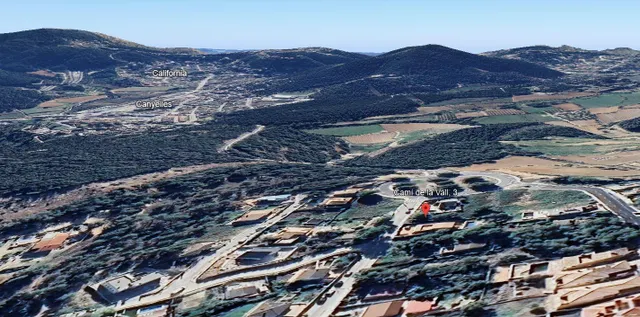 Terreno vallado en la entrada de la urbanización La Cogullada de Canyelles — 13
