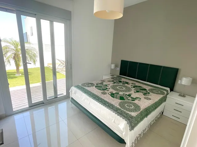 Excepcional Villa en Pilar de la Horadada: Lujosa Villa de una Planta con Licencia Turística — 49